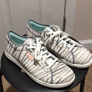 ⭐️ Reebok Gray/White Animal Print Tennis Shoes - Size 9